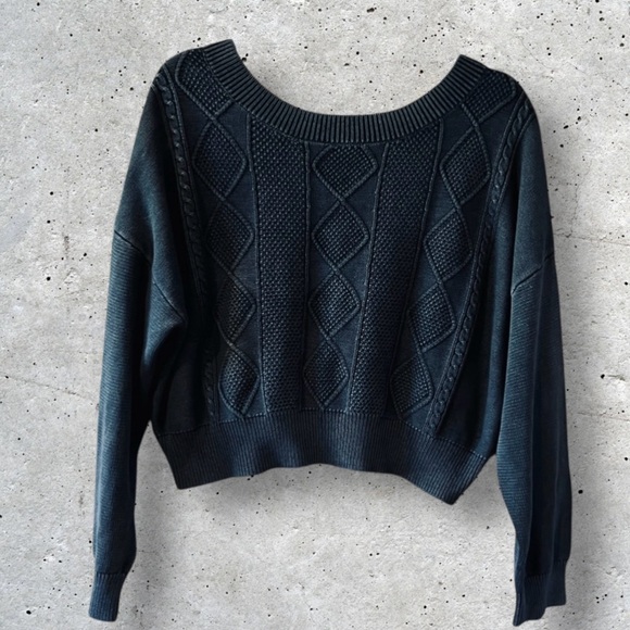 Idem Ditto LA Cropped V-Back Textured Sweater - Picture 6 of 14